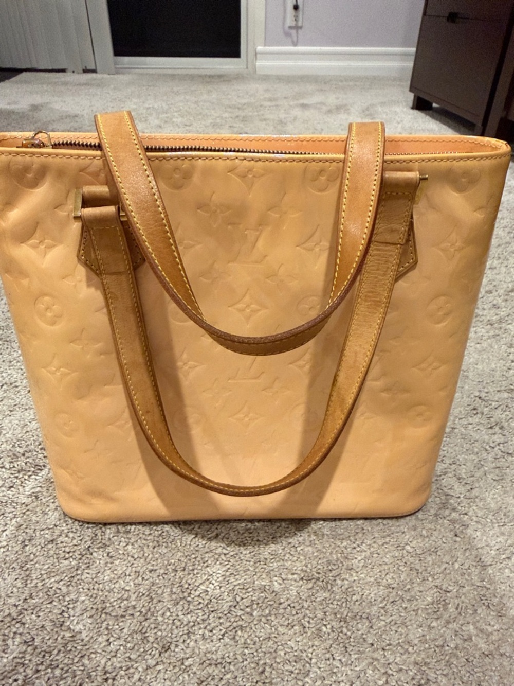 Louis Vuitton Vernis Houston Tote with Tan Handles - Picture 2 of 16